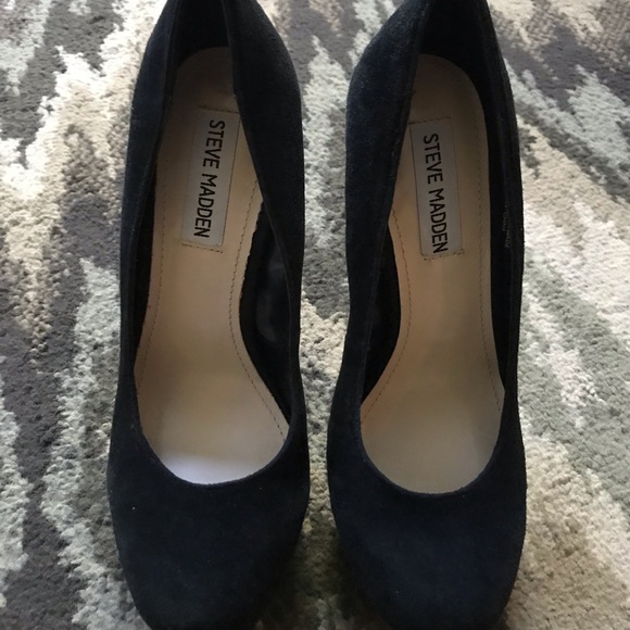 Black platform pumps - Picture 2 of 7